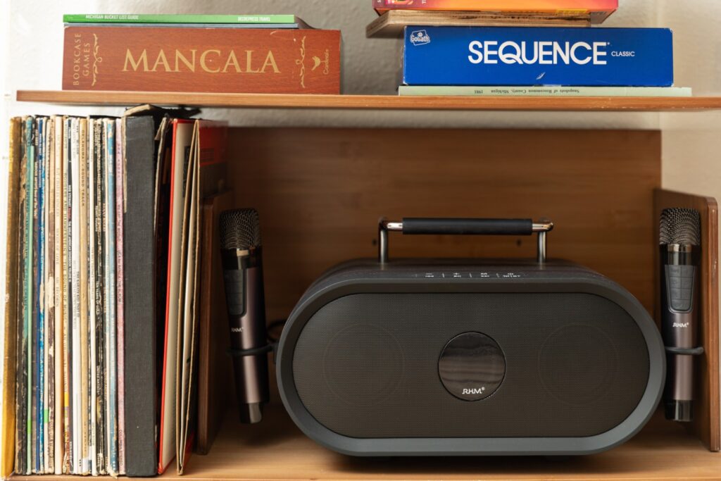 Bluetooth speaker with microphones and vinyl records