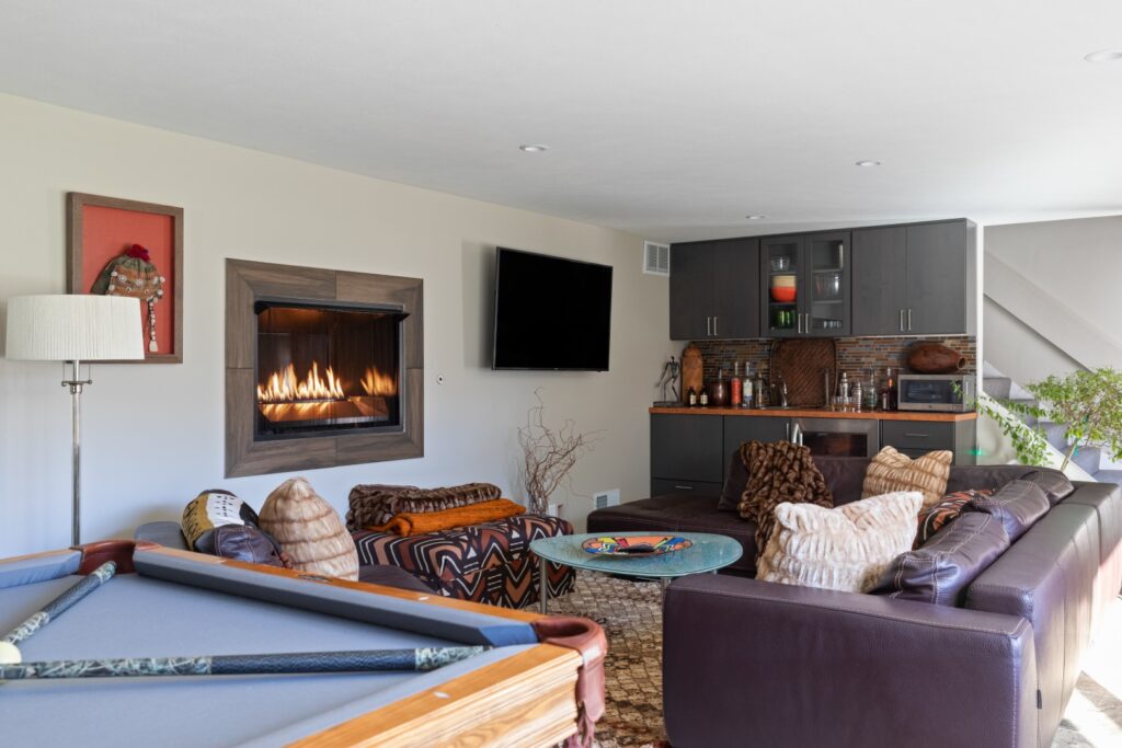 Modern living room with fireplace and pool table