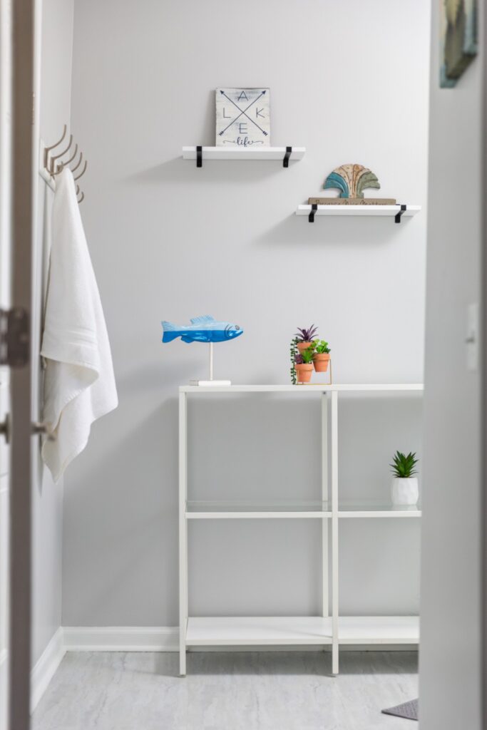 Minimalist bathroom with shelves and decor