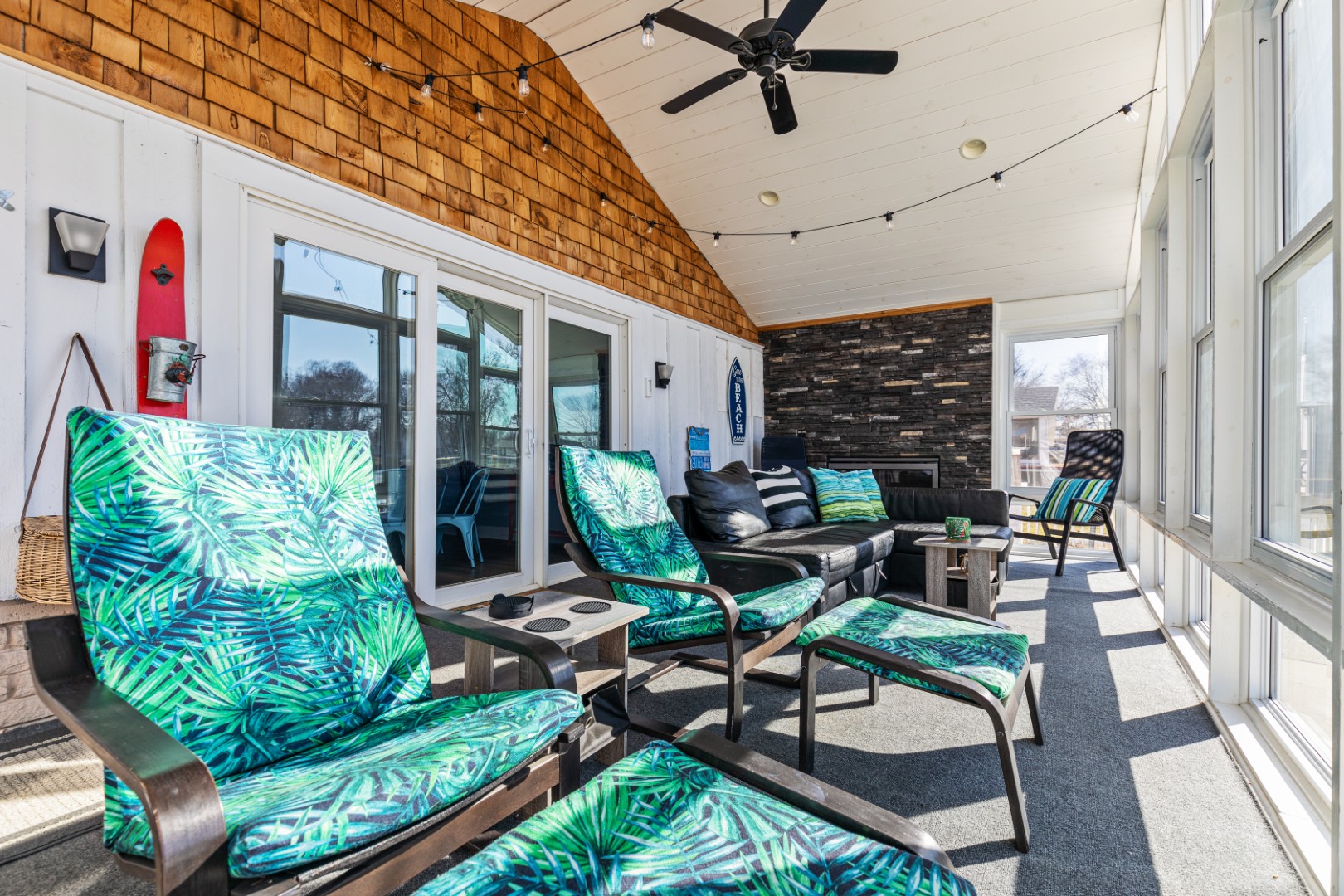 Sunroom with tropical chairs and modern decor